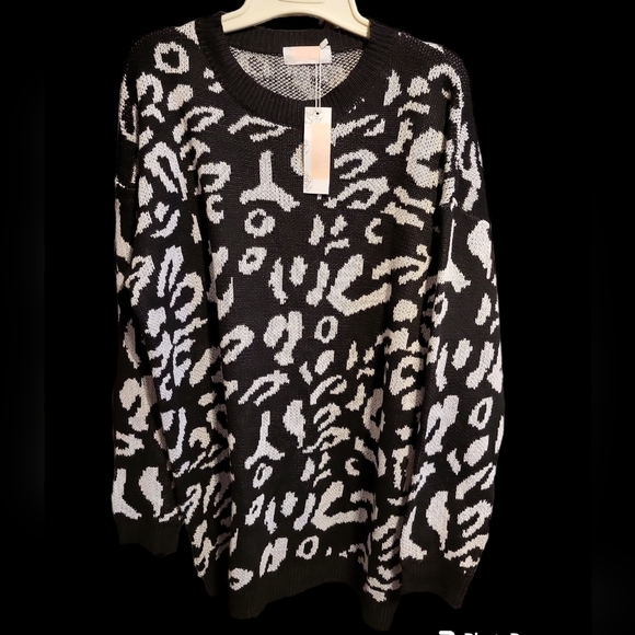 NWT CDM Oversized Sweater Small black and white animal print - Picture 11 of 12